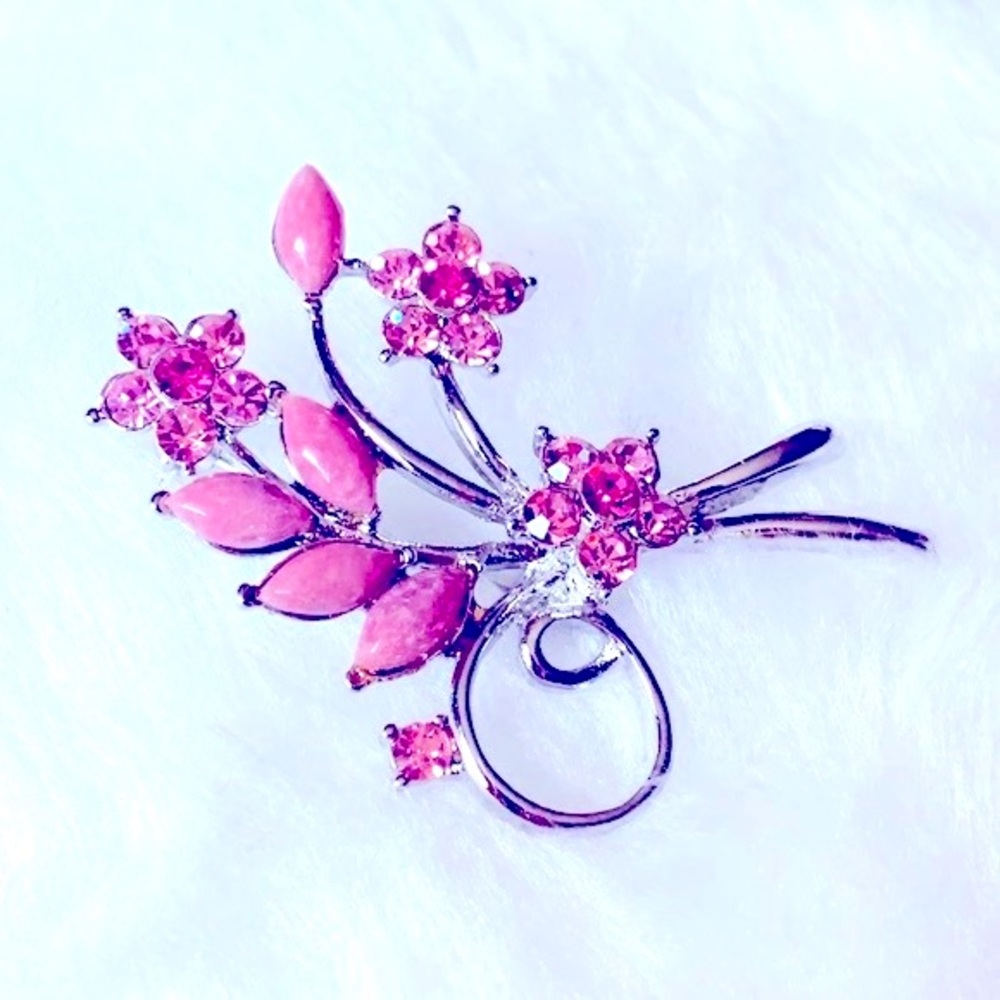 💝 Vintage Rhinestone Flower Brooch